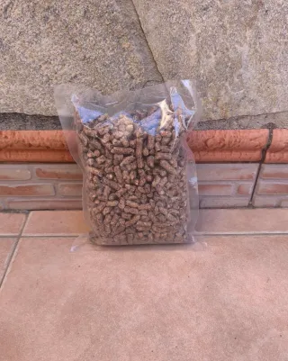Pellet di legno ecologici. Sacchetto da 350 g