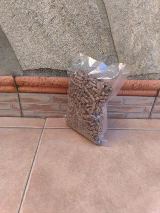 Pellet di legno ecologici. Sacchetto da 350 g