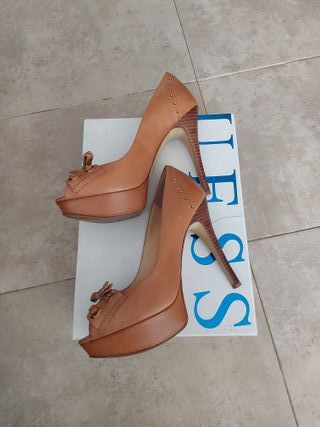 Zapatos de tacón Guess con plataforma