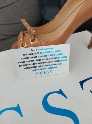 Zapatos de tacón Guess con plataforma