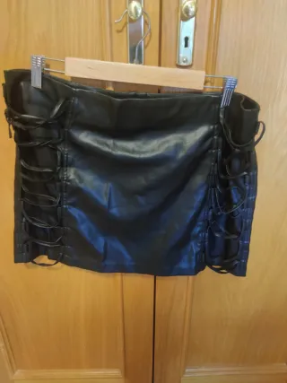 Minifalda polipiel Bershka XL