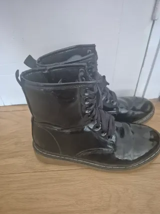 Botas negras charol