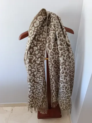 Maxi bufanda estampado leopardo color caqui
