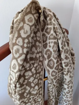 Maxi bufanda estampado leopardo color caqui