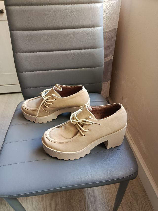 Zapatos Foxy Up Beige