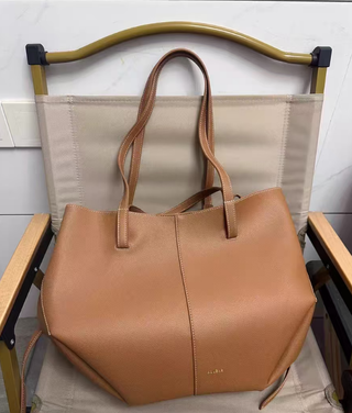 Bolso tote Polène Cyme grande de mano