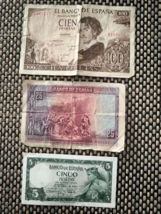 Billetes españoles antiguos: 100, 25 y 5 Pesetas