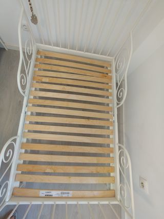 Cama extensible blanca Ikea con colchones