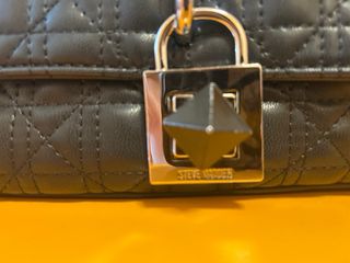 Borsa Steve Madden nera trapuntata con lucchetto
