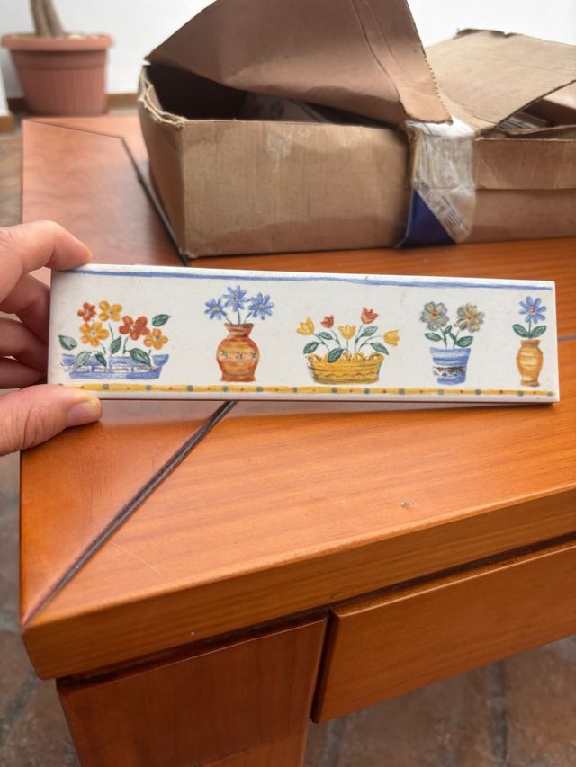 Cenefa cerámica decorativa flores