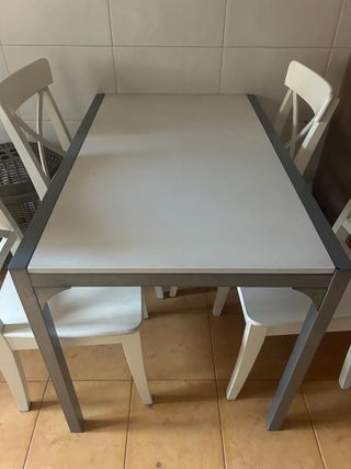 Mesa y 4 Sillas Cocina