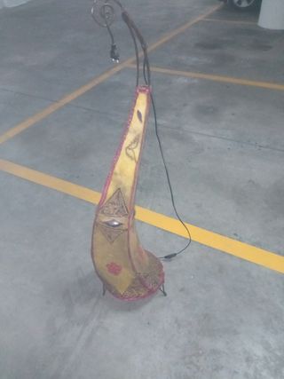 Lámpara de piel de vaca artesanal