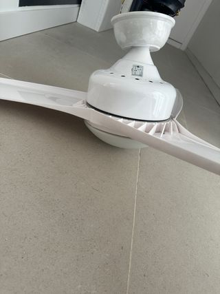 Ventiladores de techo blancos