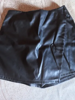 Leggins y falda pantalón efecto cuero niña