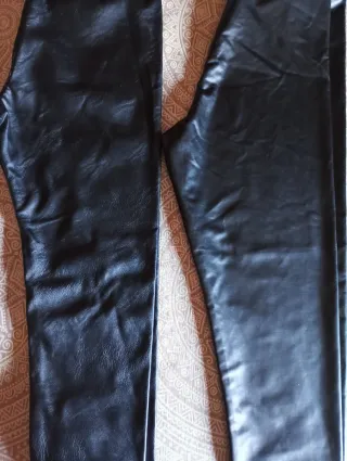 Leggins y falda pantalón efecto cuero niña