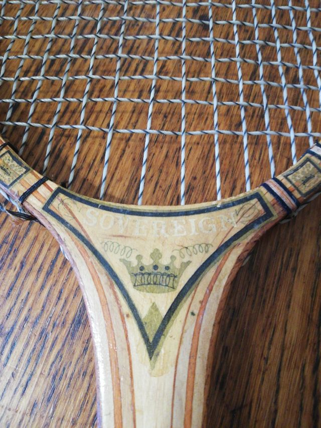 Raqueta de madera vintage sovereign

