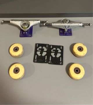 Trucks Venture + Ruedas Skate