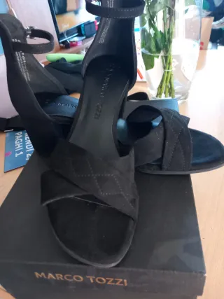 Sandali Marco Tozzi neri scamosciati