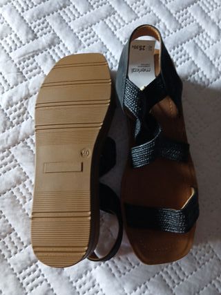 Sandalias cuña negras y marrones sin estrenar