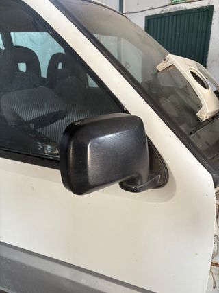 Retrovisor Derecho Nissan Terrano