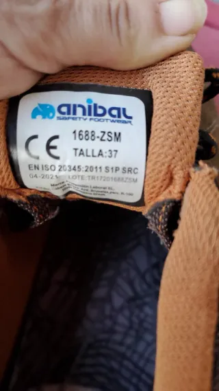 Botas /Zapatos de SEGURIDAD / Trabajo Anibal T. 37