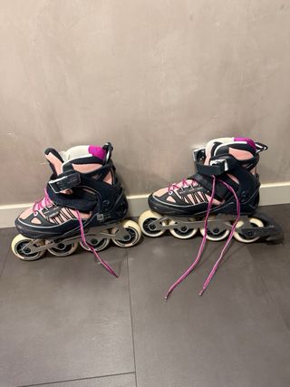 Patines en línea rosas y negros