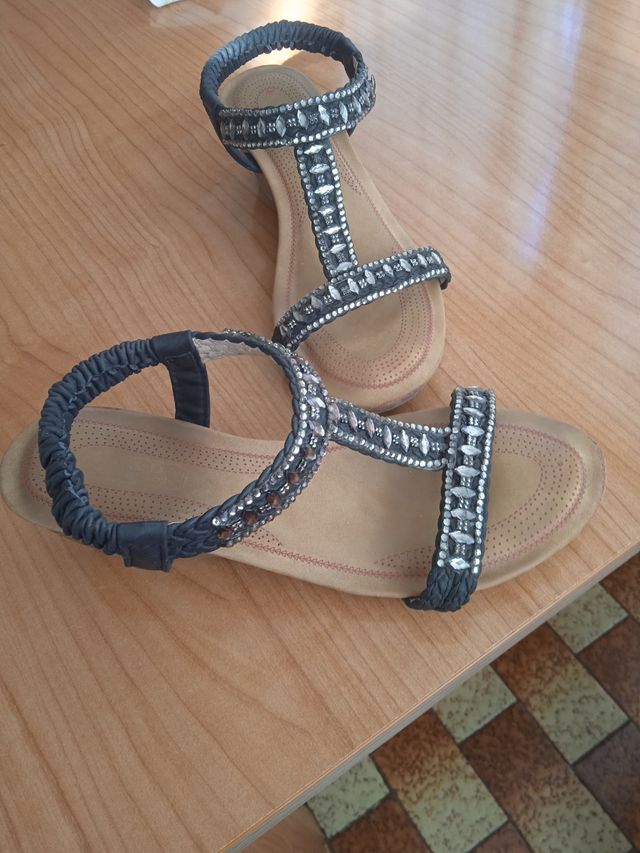 Sandalias negras plateadas ancho mi pie 12 ctm