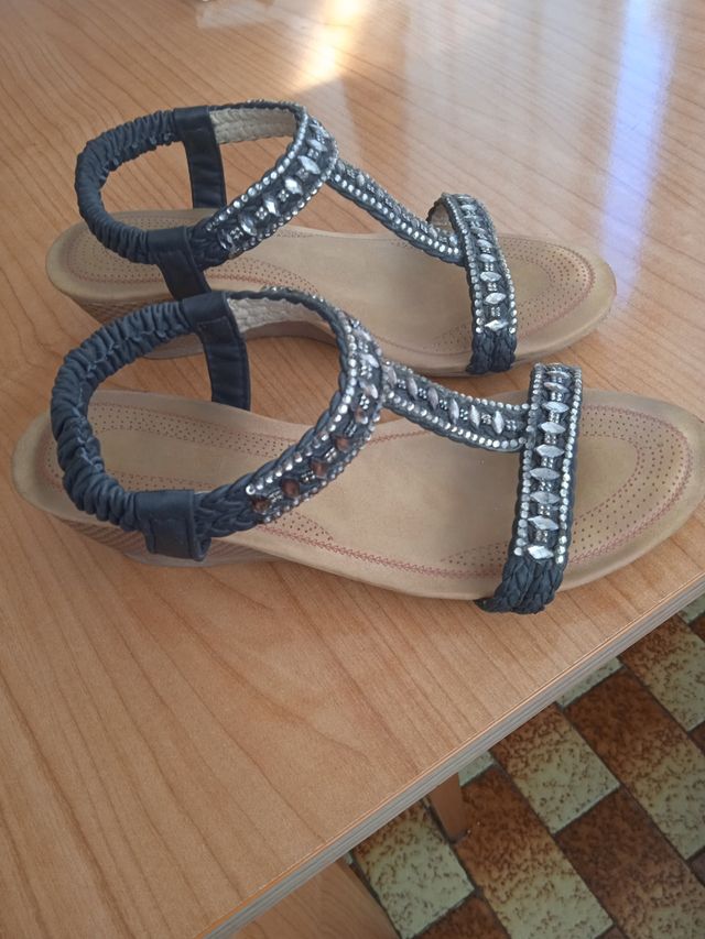 Sandalias negras plateadas ancho mi pie 12 ctm