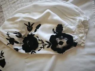 Blusa Zara bordada floral blanca vintage 