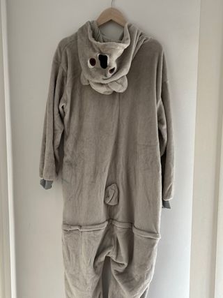 Pijama entero beige y gris