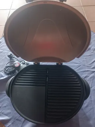 Barbacoa Eléctrica Dorada y Negra