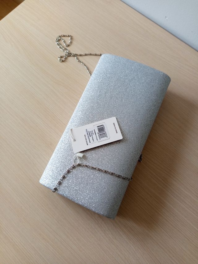 Bolso de fiesta plateado mujer con cadena estrecha
