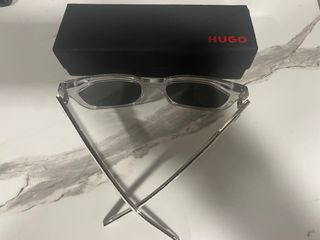 Gafas de sol Hugo Boss blancas y plateadas