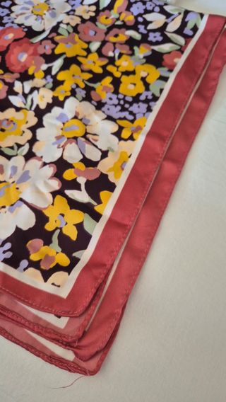 Pañuelo estampado floral Mango