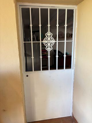 Puerta de hierro forjado sin cristal
