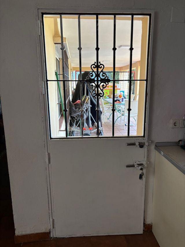 Puerta de hierro forjado sin cristal