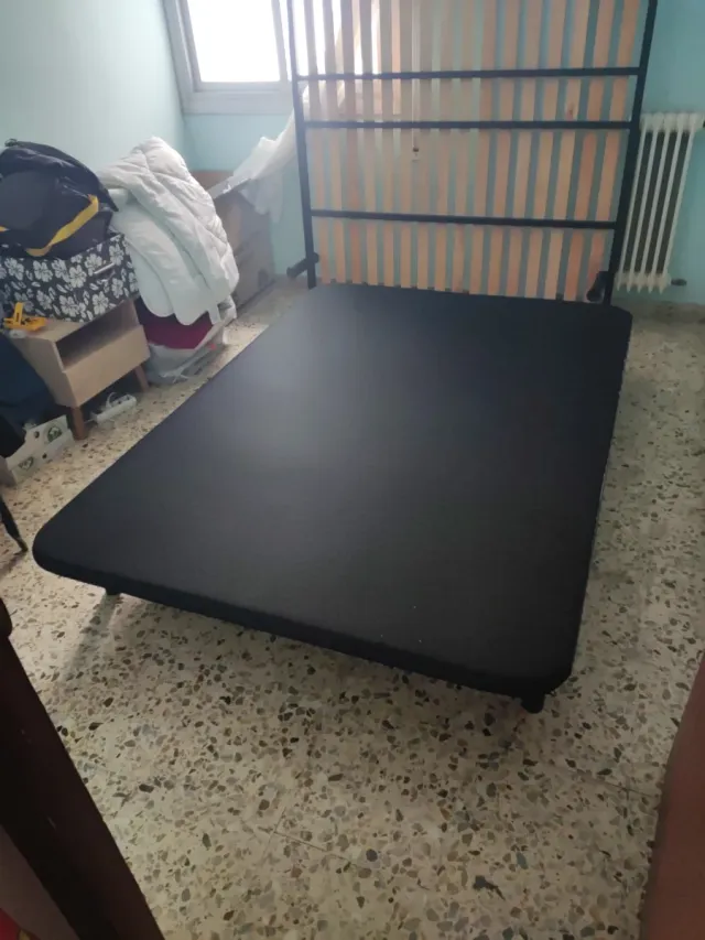 Somier de tablero forrado negro, de 190x135