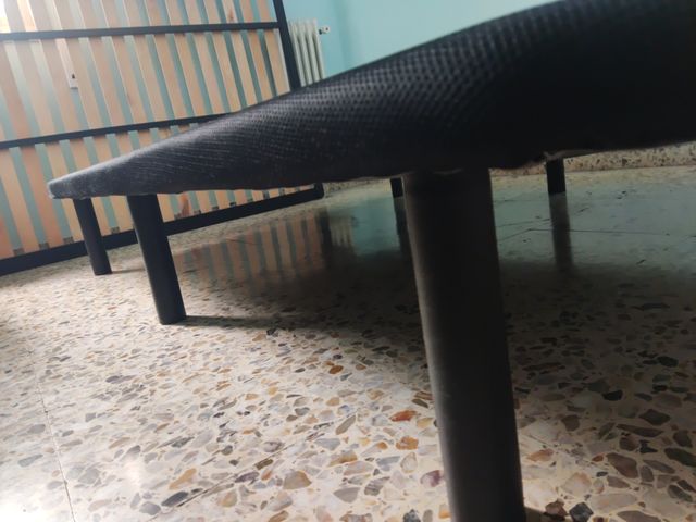 Somier de tablero forrado negro, de 190x135