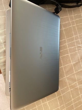 Portátil ASUS Plata