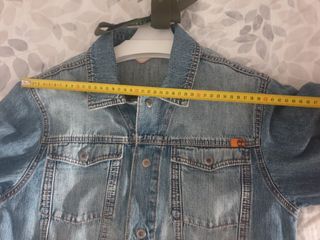 Cazadora vaquera Timberland azul. 
