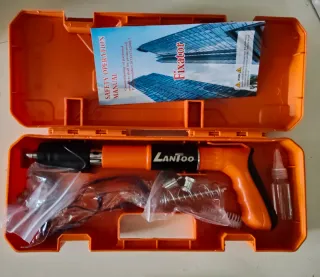 Pistola sparachiodi con accessori