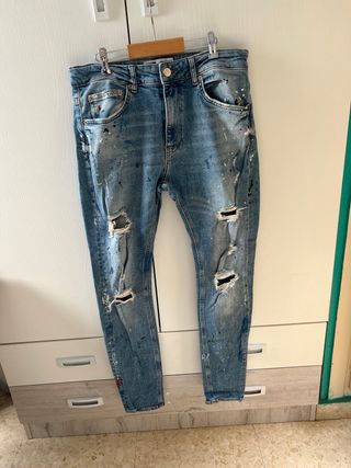 Pantalón vaquero Bershka Roto Talla 40