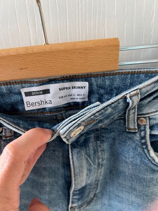 Pantalón vaquero Bershka Roto Talla 40