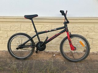 Bicicleta BMX Negra y Roja 21”