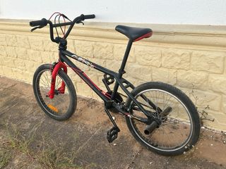 Bicicleta BMX Negra y Roja 21”