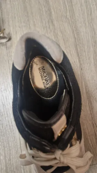 Zapatillas Michael Kors cuña beige, negro y dorado