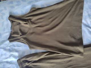 Conjunto Zara Verde Oliva Talla M. Es ancho 