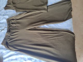 Conjunto Zara Verde Oliva Talla M. Es ancho 