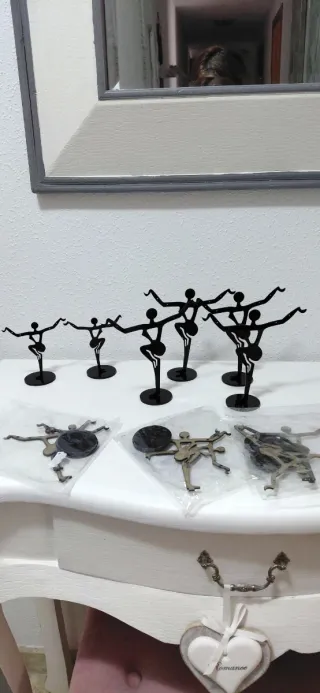 Expositores pendientes bailarinas
