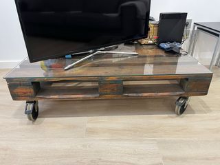 Mesa centro palet madera cristal y ruedas